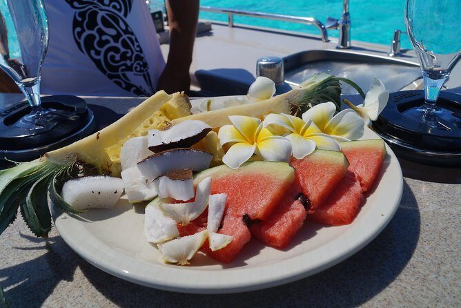 Toa Boat Bora Bora Private Lagoon tour with Lunch on Entertainer Bar Boat - An In-Depth Look at This Bora Bora Lagoon Tour