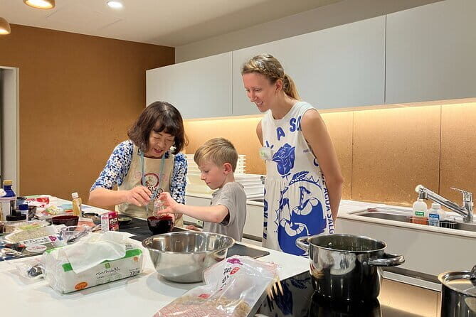 Tokyo 7hr Private Guided Tour & Japanese Homemade Cooking Class - Exploring Tokyo in Depth