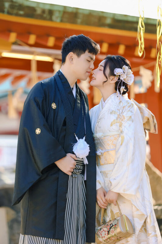 Tokyo/Asakusa Kimono Rental Experience | Makeup/Photo Shoot | Aiwafuku Kaminarimon Store - Choosing a kimono near Kaminarimon