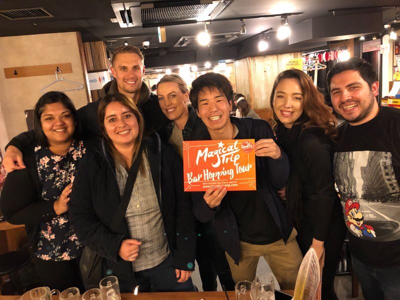 Tokyo Bar Hopping in Shinjuku: Free-flow, Full Dinner, Golden Gai - The group atmosphere and guide make the difference