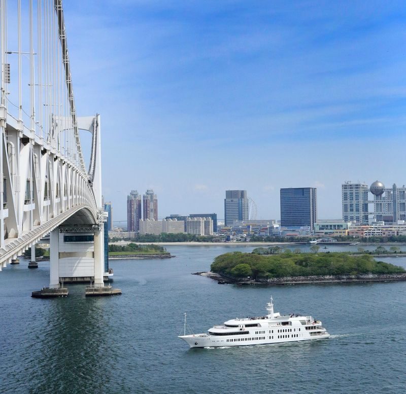 Tokyo Bay Buffet Cruise Aboard The Symphony - Service, language, and the feel onboard