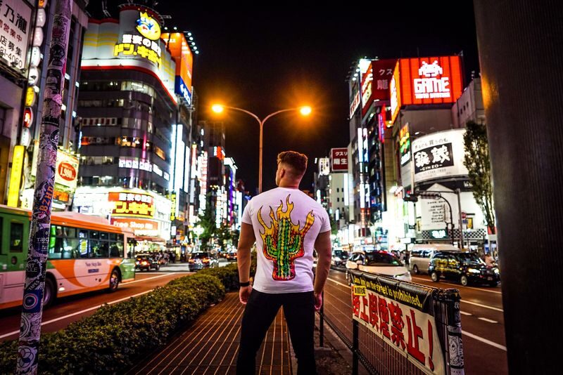 Tokyo by Night City Exploration Photography Tour - A relaxed start at the Lion Statue
