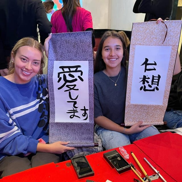 Tokyo: Calligraphy on Kanji Fan & Scroll with Drink - Frequently Asked Questions