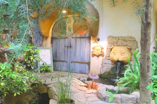 Tokyo Cat Cafe in Kichijoji - Castle Themed - Tokyo Cat Cafe in Kichijoji - Castle Themed