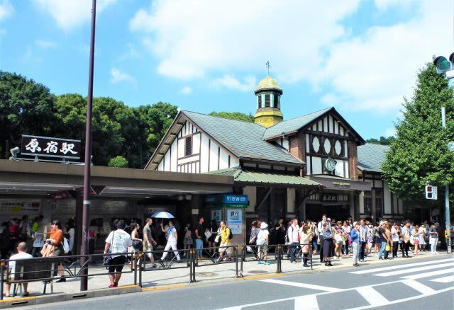 Tokyo City Exploration Walking Tour - Meiji Jingu gives the day a quieter opening