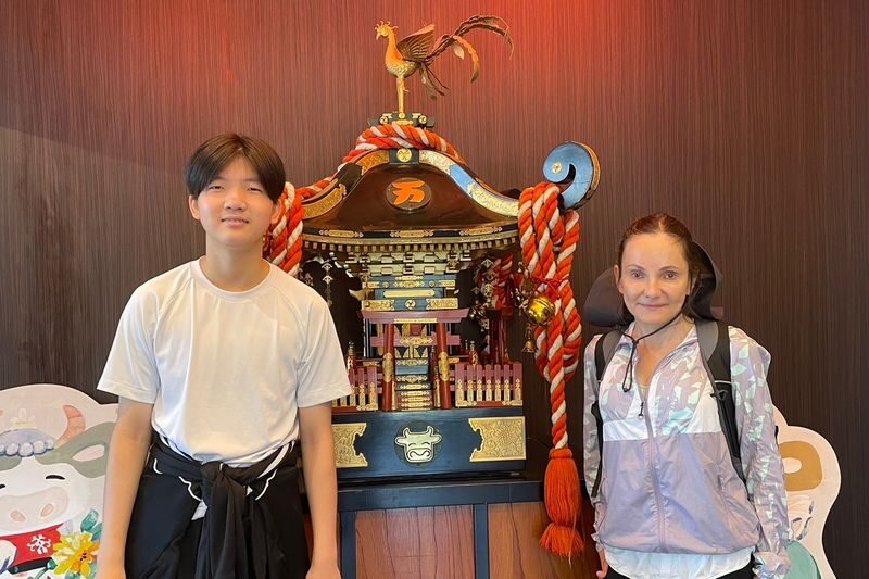Tokyo City, One Day Tour with Wagyu Beef & Sushi Meals - Local trains instead of a private car