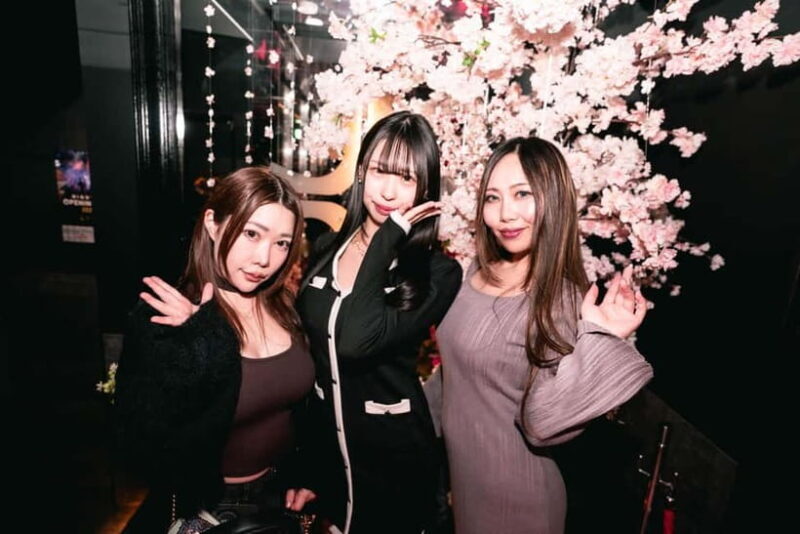 Tokyo: Cross Roppongi Karaoke Nightclub Ticket (For Foreign) - Who Will Love This Tour?