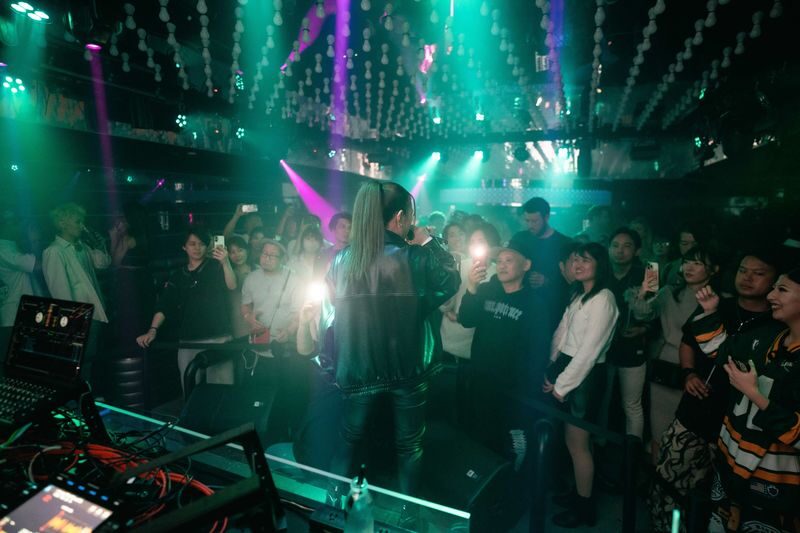 Tokyo: CROSS ROPPONGI Nightclub Admission Ticket (For Foreign) - Band karaoke offers a different kind of night