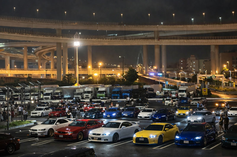 Tokyo Daikoku & Rainbow Bridge Half-Day Tour with Car Parts Store - What the guide adds to the outing