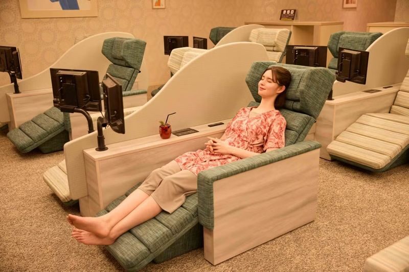 Tokyo Dome Natural Hot Spring Spa LaQua - Getting to LaQua and checking in