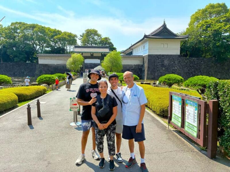 Tokyo: Edo Castle Ruins & Imperial Palace East Garden Tour - Key Points