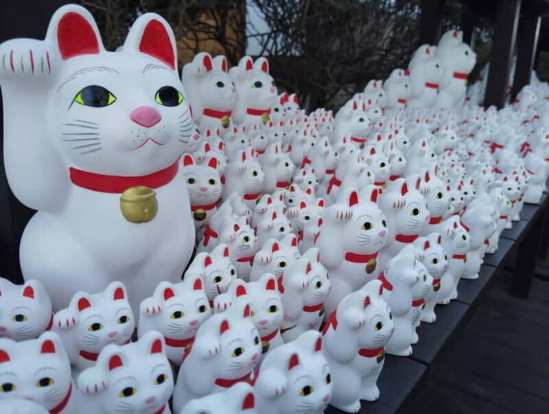 Tokyo: Gotokuji Temple Guided Tour with Manekineko Statues - Experience the Charm of Tokyo’s Gotokuji Temple with a Guided Tour