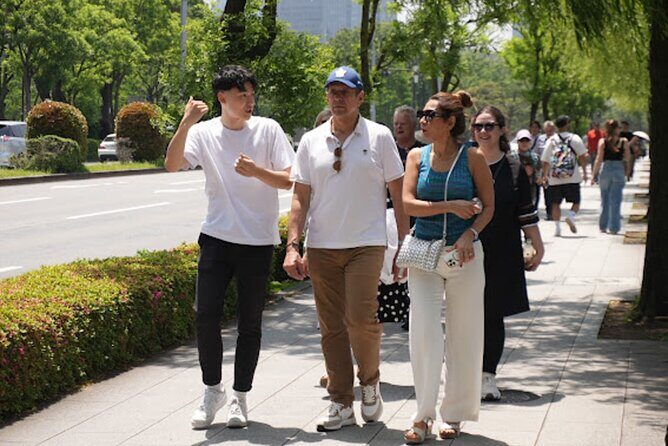 Tokyo: Imperial Palace and Shogun Historical Walking Tour - Exploring the Imperial Palace and Edo Castle Ruins