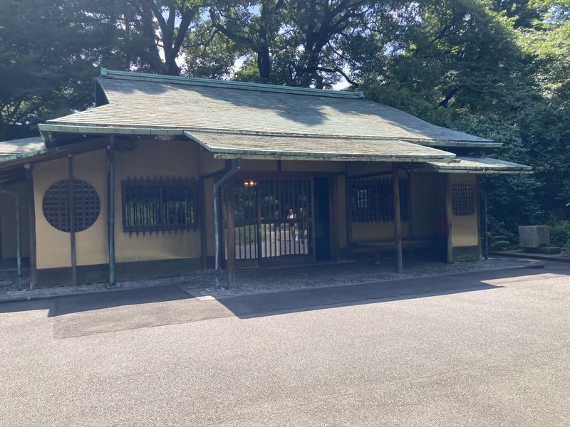 Tokyo Imperial Palace & East Garden Half-Day Private Tour - Should you book the Imperial Palace East Gardens tour?