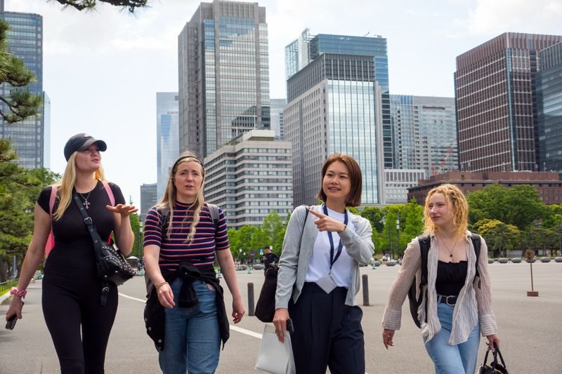 Tokyo: Imperial Palace & Shogun Castle Walking Tour - Who should book this two-hour walk