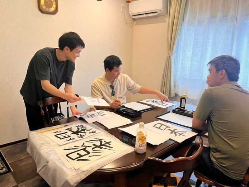 Tokyo: Japanese Calligraphy Lesson with Skilled Instructor - Key Points