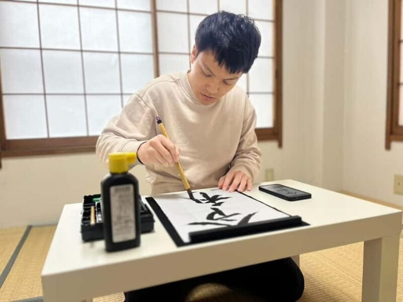 Tokyo: Japanese Calligraphy Lesson with Skilled Instructor - Visualizing Your Experience