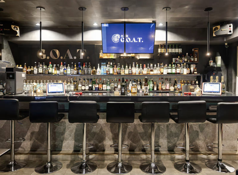 Tokyo: Japanese Whisky Tasting Experience: 10 Whiskies & 5 Snacks - Ten whiskies, tasted side by side
