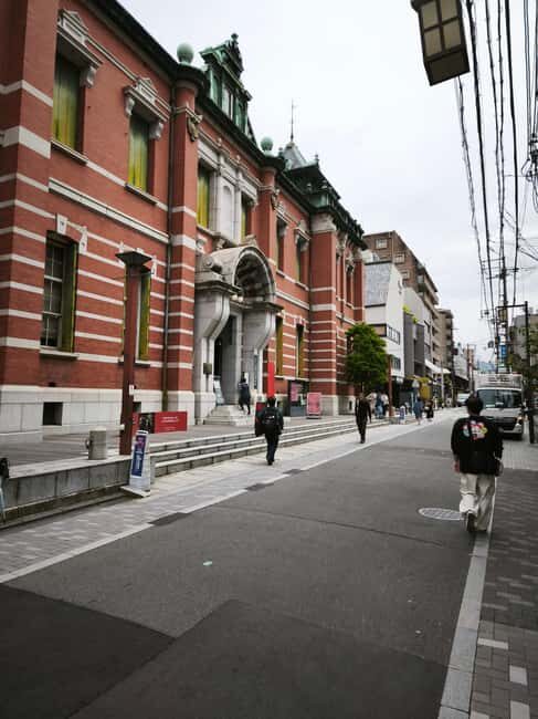 Tokyo: Marunouchi and Imperial Palace Guided Tour - Detailed Breakdown of the Experience