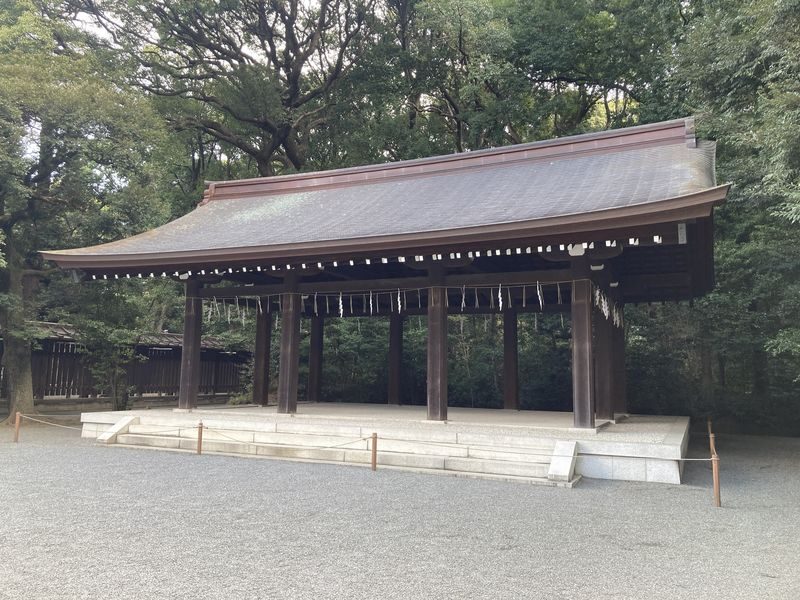 Tokyo: Meiji Jingu Historical Walking Tour with an expert guide - Choosing between history and the food tasting