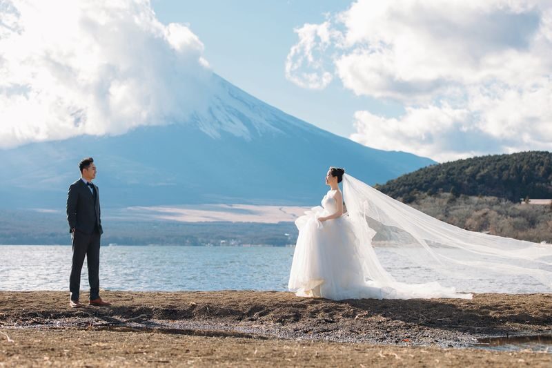 Tokyo & Mt. Fuji Wedding Dress Kimono One-Day Pre-Wedding Photoshoot Experience (All-Inclusive Package) - Tokyo portraits before the mountain drive