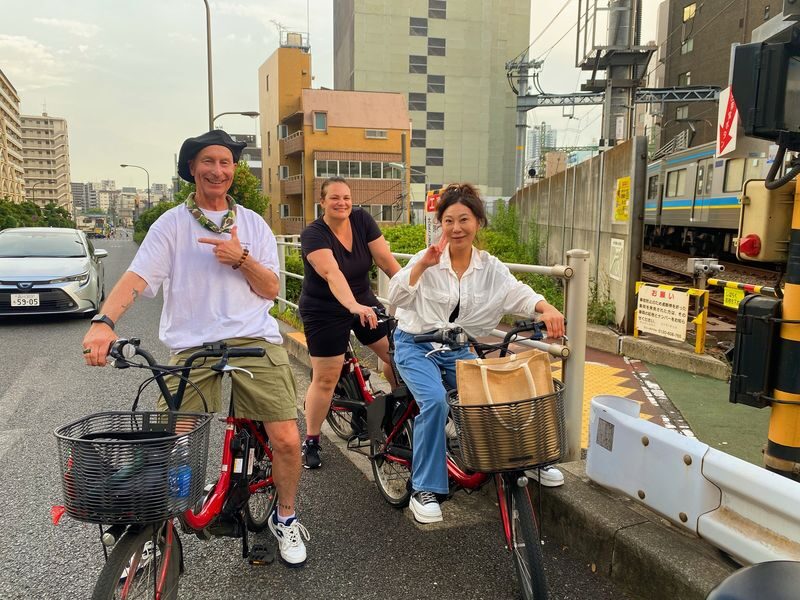 Tokyo: Night Electric Bike Tour with Tokyo Tower and Dolphin Show - Key points before you book