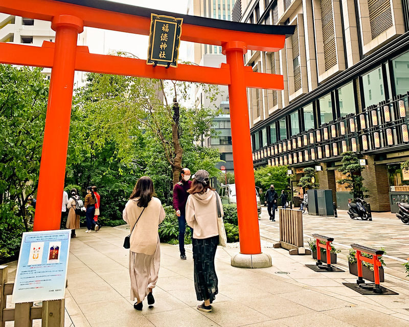 Tokyo Nihonbashi Half-Day Food Tour with Dessert - The guide adds more than directions