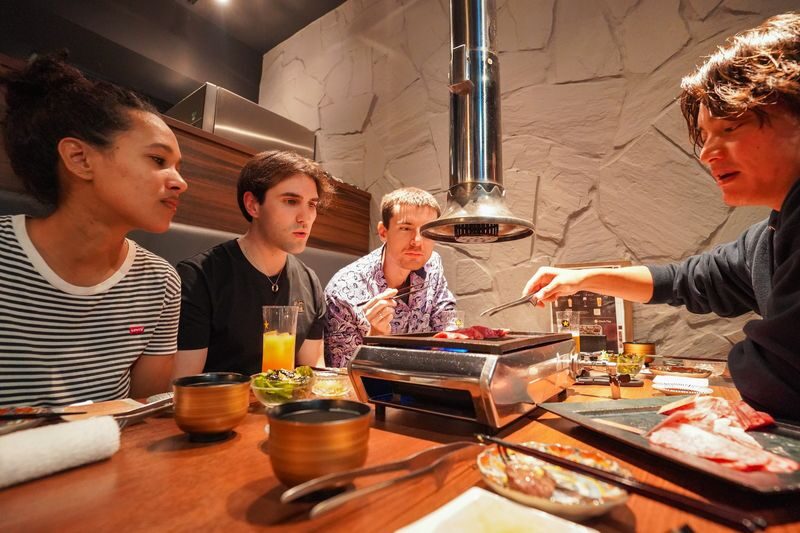 Tokyo Omakase Sushi & A5 Wagyu Premium Foodie Tour in Shinjuku - Meeting up and planning the evening