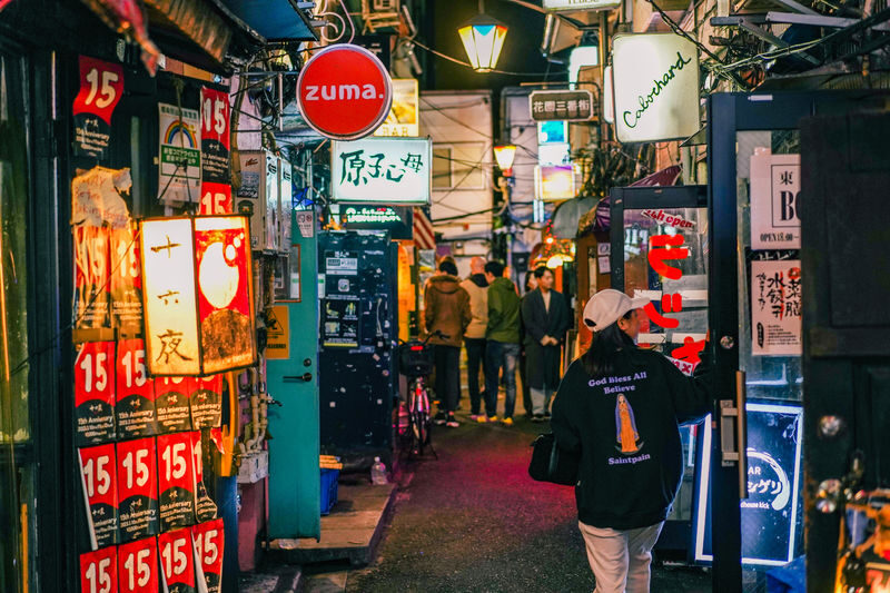 Tokyo Omakase Sushi & A5 Wagyu Premium Foodie Tour in Shinjuku - Who will enjoy this Shinjuku food walk?