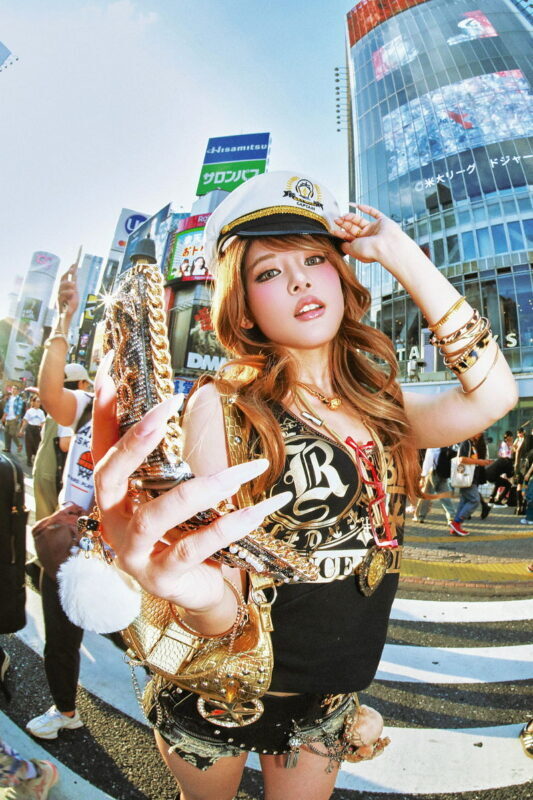 Tokyo:ppのGal Club Shibuya Gal Makeover & Photoshoot Experience - Staff guidance makes the shoot easier