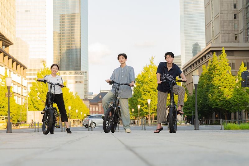 Tokyo: Private 2-Hour E-Bike Ride, City or Imperial Palace - Cycling around part of the Imperial Palace