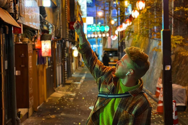 Tokyo: Shibuya Food Tour: 13 Dishes at 3 Eateries - A guide can turn dinner into a local introduction
