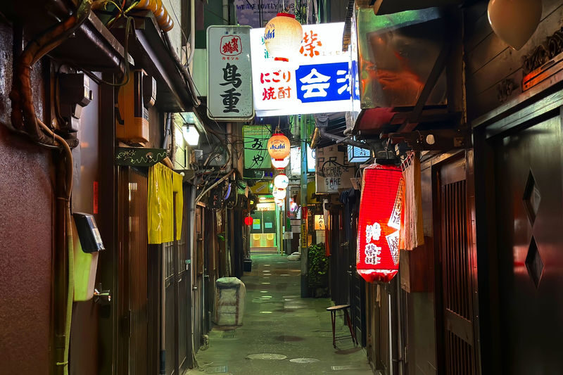 Tokyo: Shibuya Food Tour: 13 Dishes at 3 Eateries - The social side of a small-group dinner