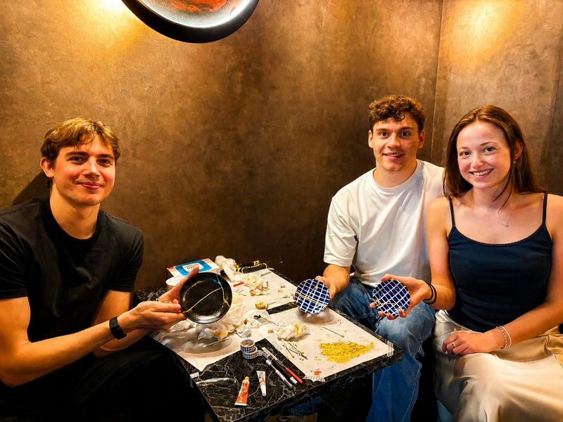 Tokyo: Shibuya Kintsugi Workshop - A karaoke bar as a workshop venue