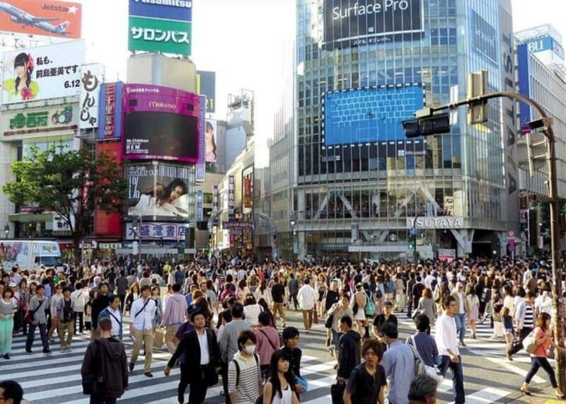 Tokyo: Shibuya Tour with a Local Guide in Spanish and Hidden Gems - What to Expect: A Well-Balanced Walk