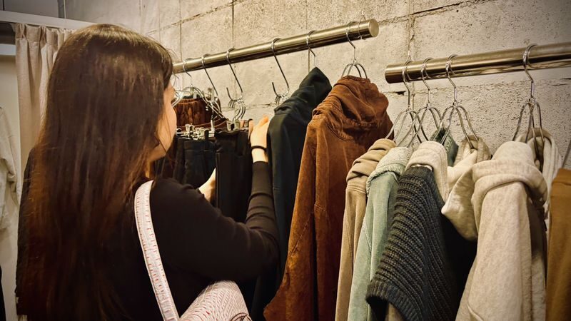 Tokyo Shimokitazawa Hidden Gems Vintage & Thrift Tour - A fashion outing for teens and companions