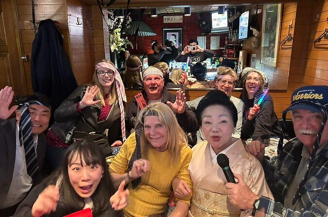 Tokyo Shinbashi Night Tour: Local Guide & Drinks at Snack Bars - Who Should Consider This Tour?