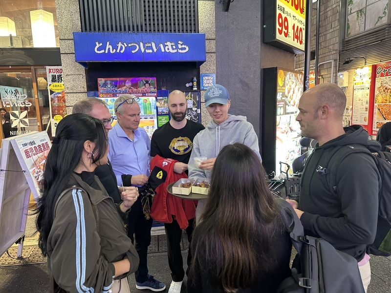 Tokyo: Shinjuku Food Tour with 15 Dishes and 4 Local Eateries - How much food should you expect?