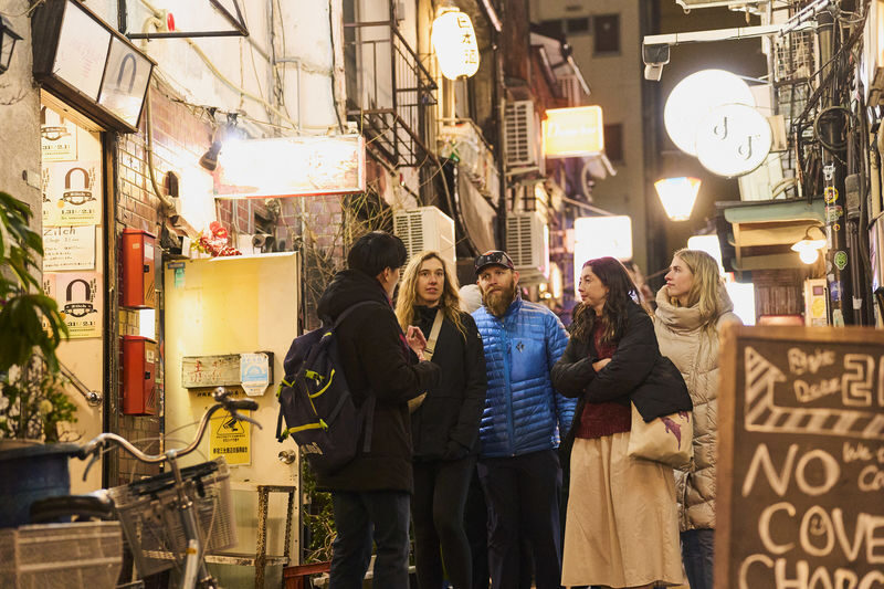 Tokyo: Shinjuku Historical Walking Tour & Secret Backstreets - Tokyu Kabukicho Tower and the changing district