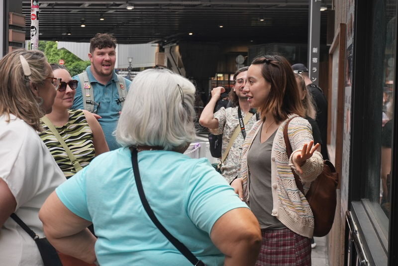 Tokyo Shinjuku: History, Culture & Hidden Alleys Walking Tour - Kabukicho and Golden Gai after dark