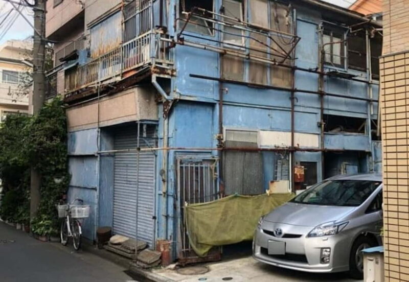 Tokyo: Shinjuku, Kawasaki, Slum & Red Light Tour with Pickup - Discover Japan’s Hidden Side: The Shinjuku & Kawasaki Slum & Red Light Tour