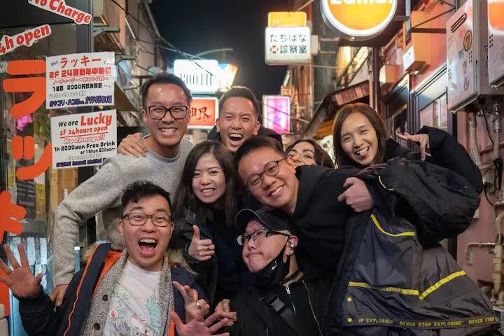 Tokyo: Shinjuku Local Bar & Izakaya Crawl Tour - Shinjuku after dark, with a local guide