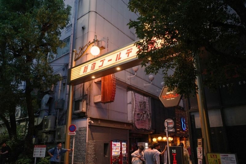 Tokyo Shinjuku Ninja Walking Tour: Kabukicho & Golden Gai (60min) - A Quiet Stop at the Secret Shrine