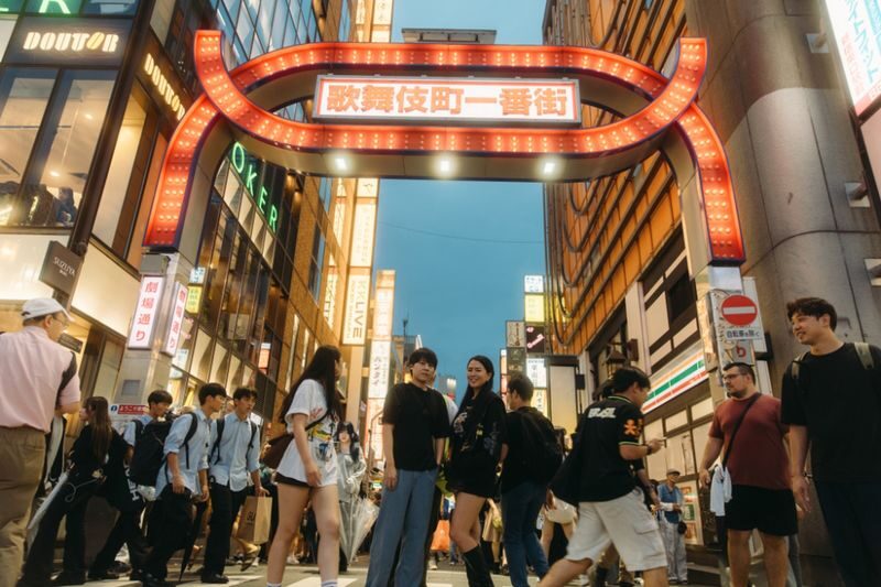 Tokyo Shinjuku Ninja Walking Tour: Kabukicho & Golden Gai (60min) - Price, Children and Booking Details