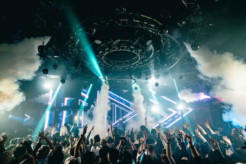 Tokyo Shinjuku: WARP Nightclub Ticket & VIP (For Foreign) - Who will enjoy WARP most?