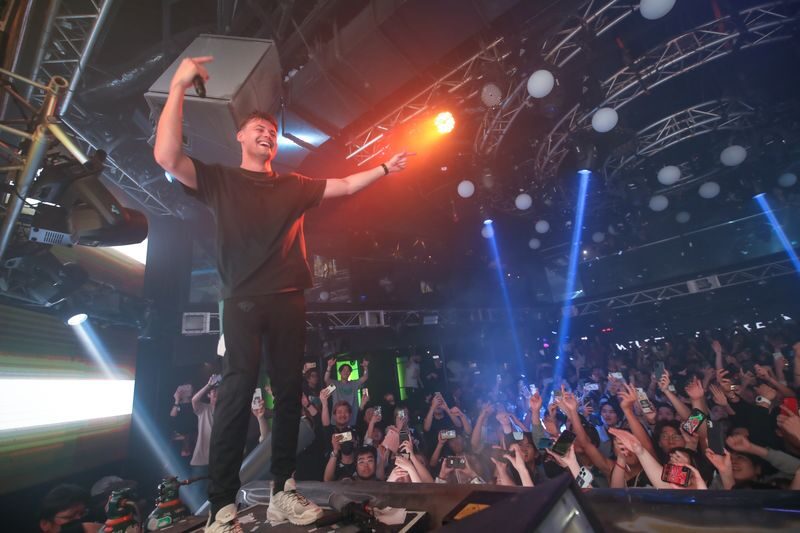 Tokyo Shinjuku: WARP Nightclub Ticket & VIP (For Foreign) - Should you book WARP SHINJUKU?