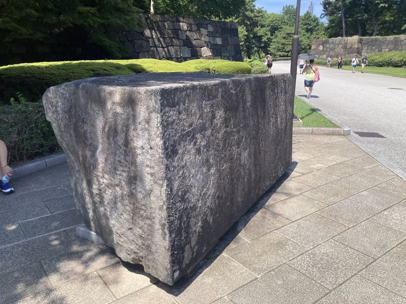 Tokyo: Small-group Imperial Palace Historical Walking Tour - What makes the guide worth paying for
