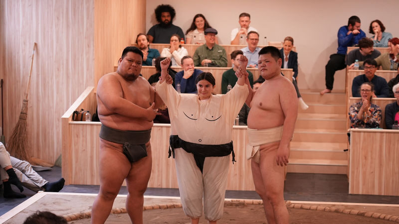 Tokyo: Sumo Live Show with Photo in Shinjuku - Hosts, humor and audience energy