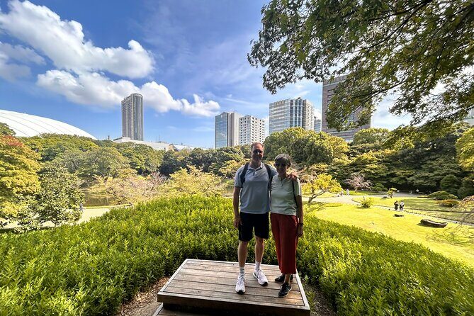 TOKYO: Tailored Gardens tour with Pro Gardener by E-bike -BASIC - The Value of Cultural and Culinary Touches