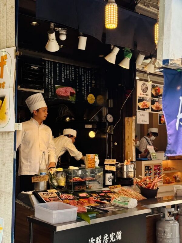 Tokyo: Toyosu Tuna Auction & Tsukiji Market Gourmet Food Tour - What the guide adds